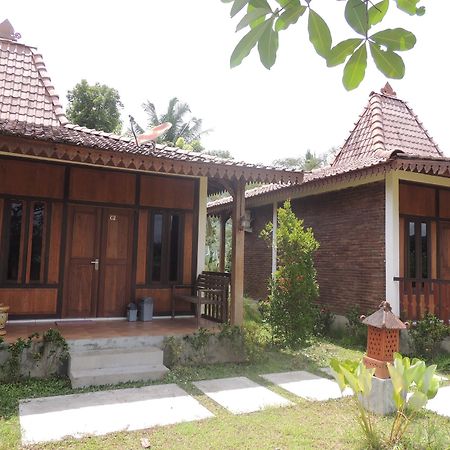 Balkondes Karanganyar Pottery Academy Hotel Magelang Exterior photo