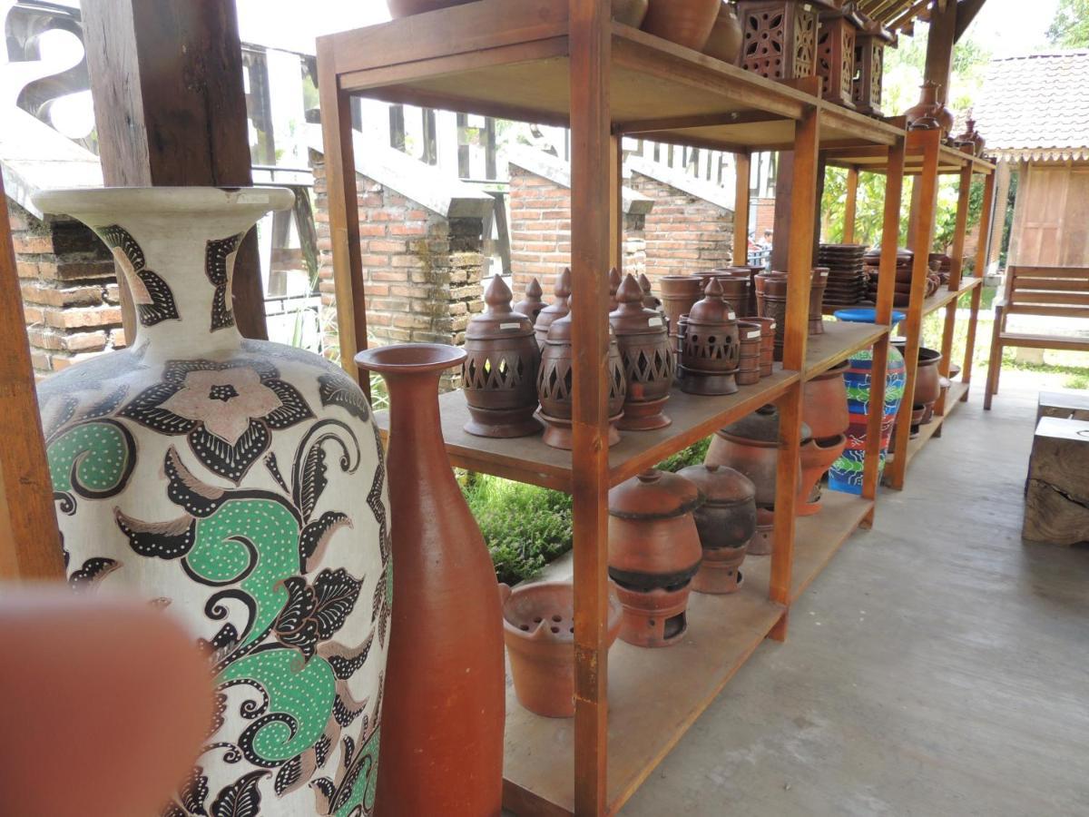 Balkondes Karanganyar Pottery Academy Hotel Magelang Exterior photo