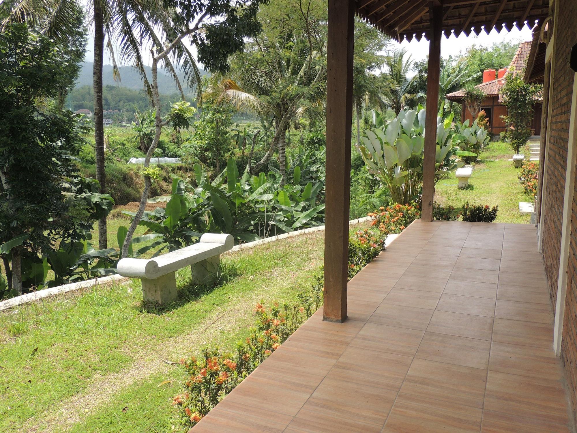 Balkondes Karanganyar Pottery Academy Hotel Magelang Exterior photo