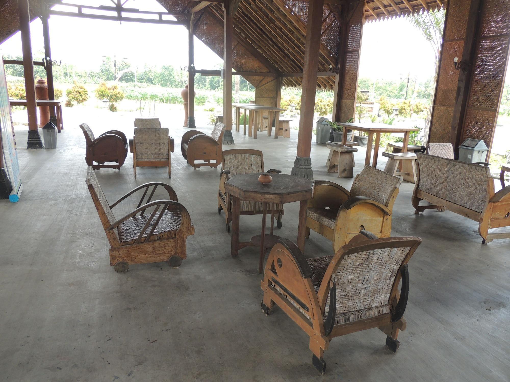 Balkondes Karanganyar Pottery Academy Hotel Magelang Exterior photo