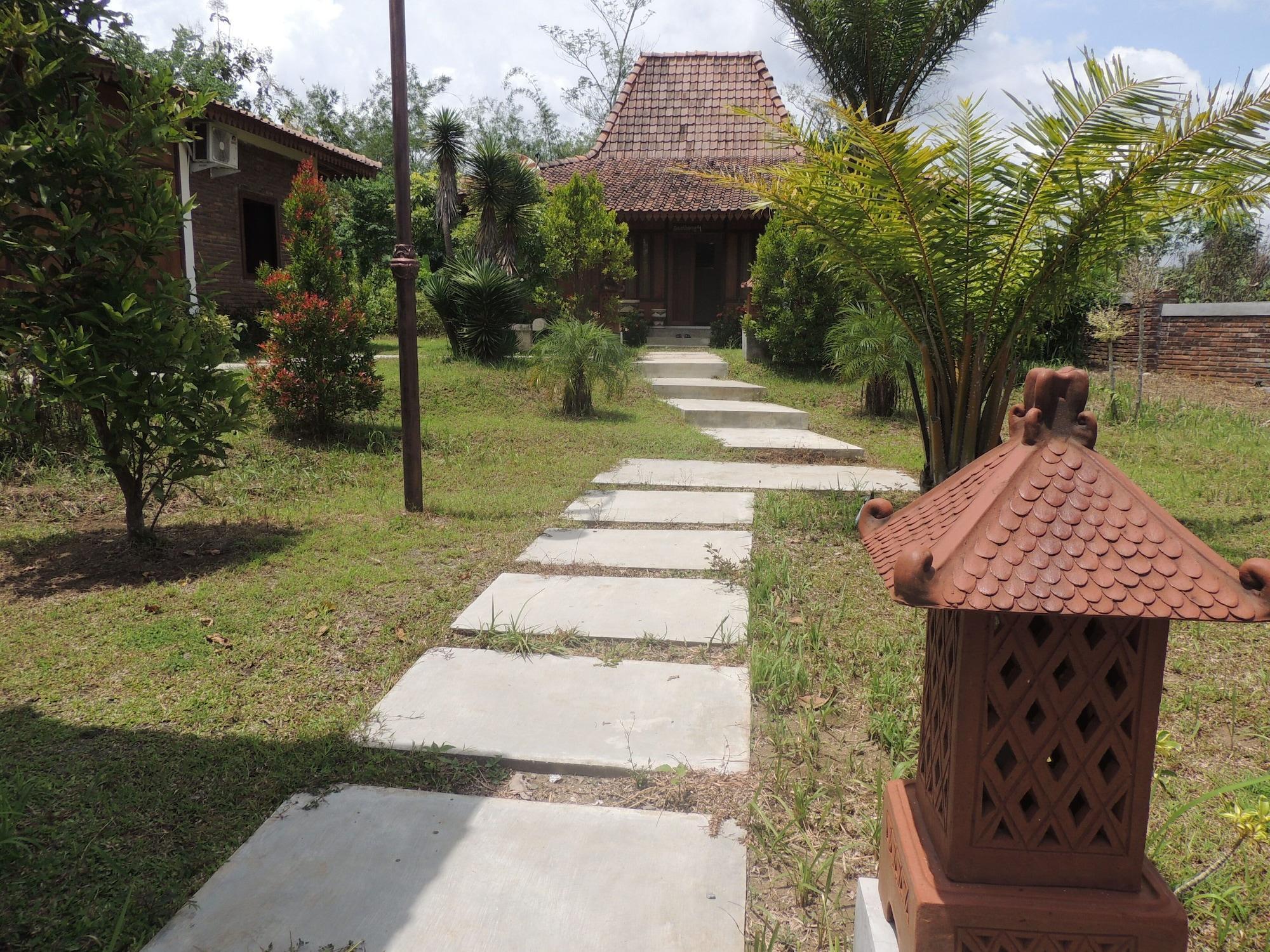 Balkondes Karanganyar Pottery Academy Hotel Magelang Exterior photo